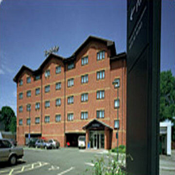 Travelodge London Park Royal Экстерьер фото